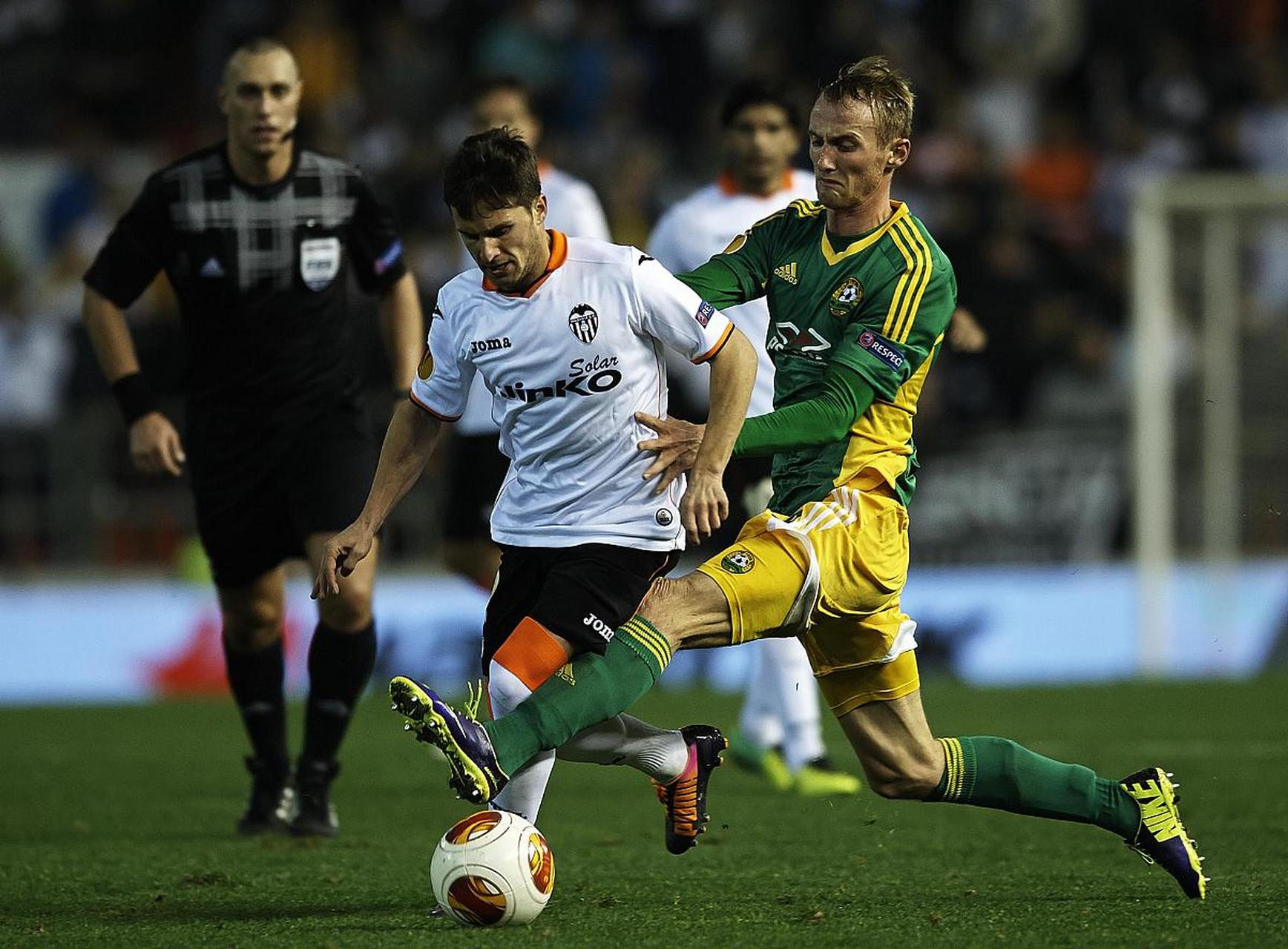 格拉纳达击败瓦伦西亚，豪取四连胜