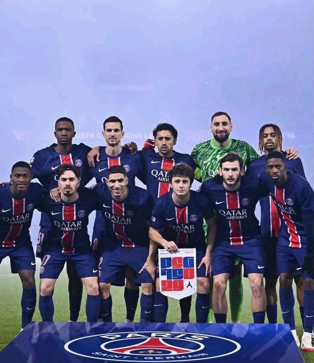 包含巴黎高分胜利，轻松晋级淘汰赛阶段的词条