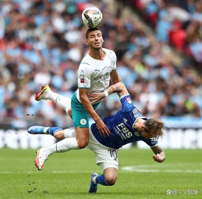 热门球队在比赛中碾压对手，获得胜利