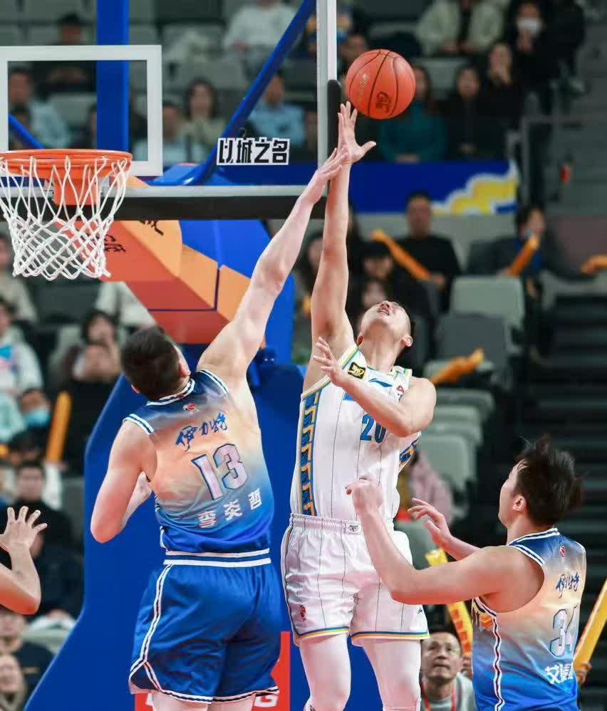 广大球迷热议篮球比赛：谁将笑到最后的简单介绍