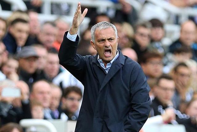 关于罗马客场连败，主帅面临质疑的信息