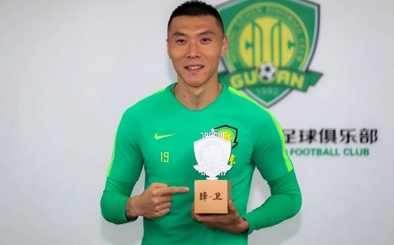 九游体育-中超队员队魂显赫，争夺冠军梦想成现实