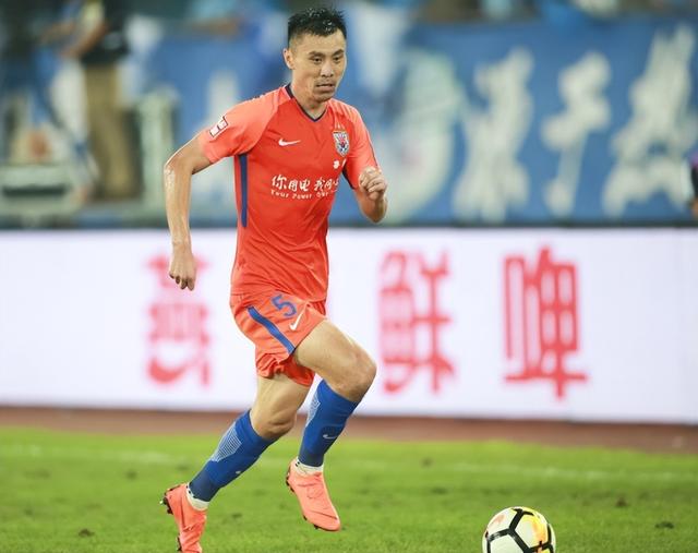 中超队员队魂显赫，争夺冠军梦想成现实