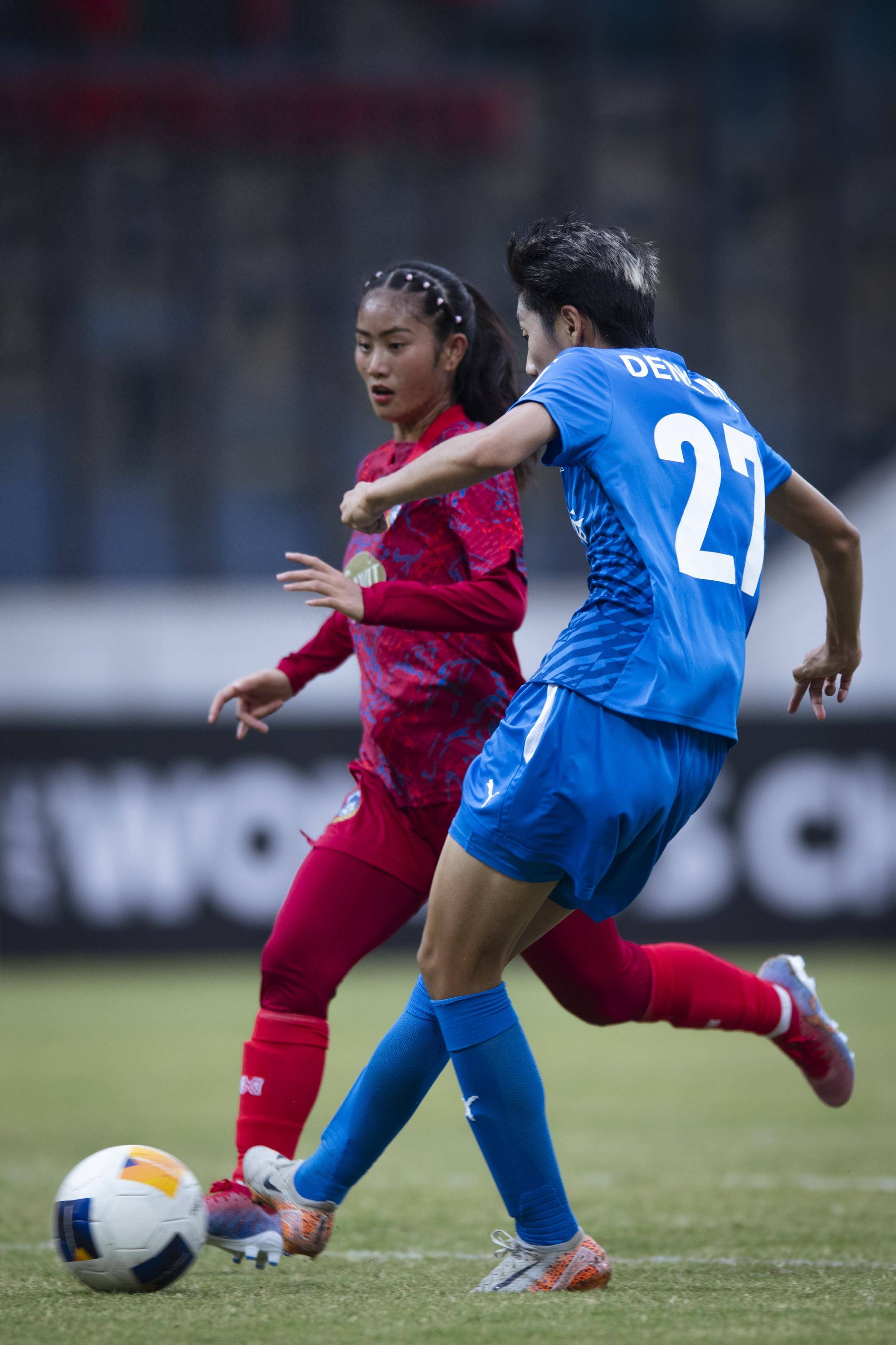 包含美洲女足实况直击，球队表现出色的词条