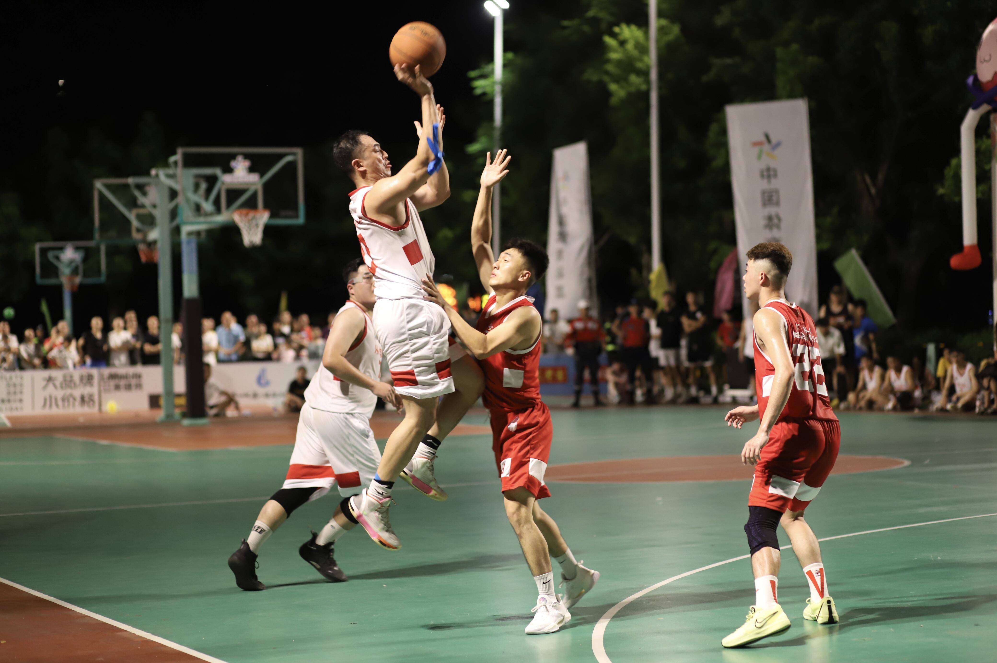 九游体育官方入口-篮球比赛持续激烈，全球关注