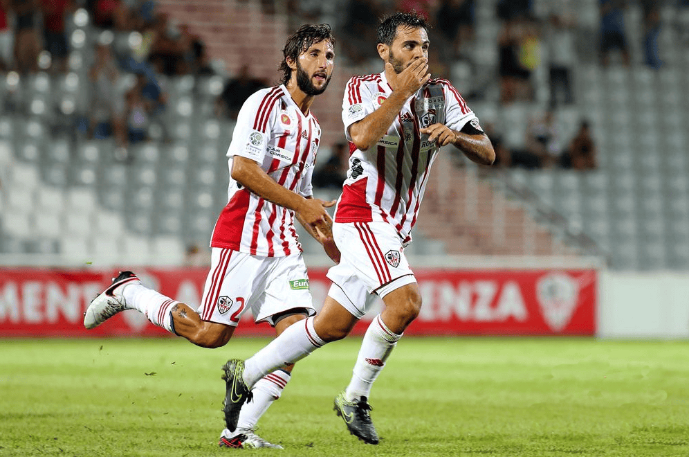 门迪快进球帮助马赛战胜巴黎FC