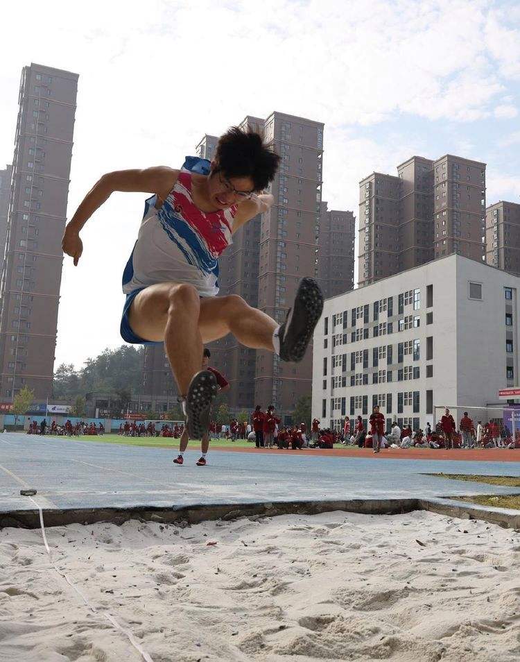 九游体育app下载-精彩激烈的争夺，球队在赛场上奋勇拼搏