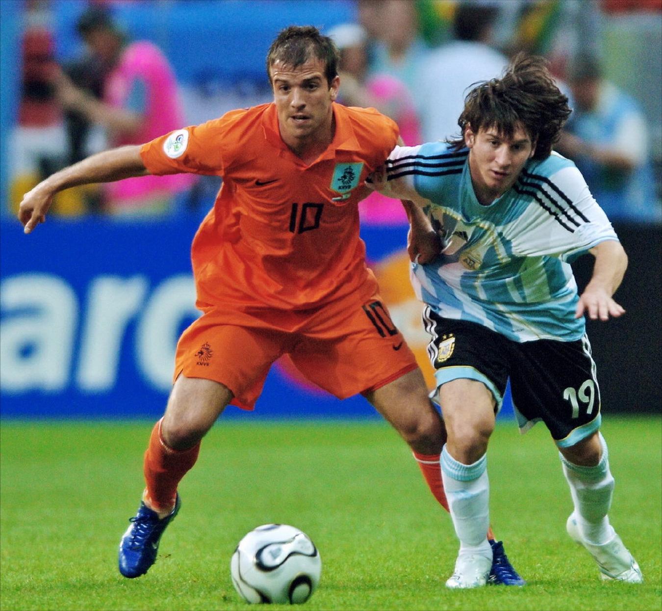 荷兰队凭借罚点球战胜意大利,进入四强 荷兰队凭借罚点球战胜意大利,进入四强