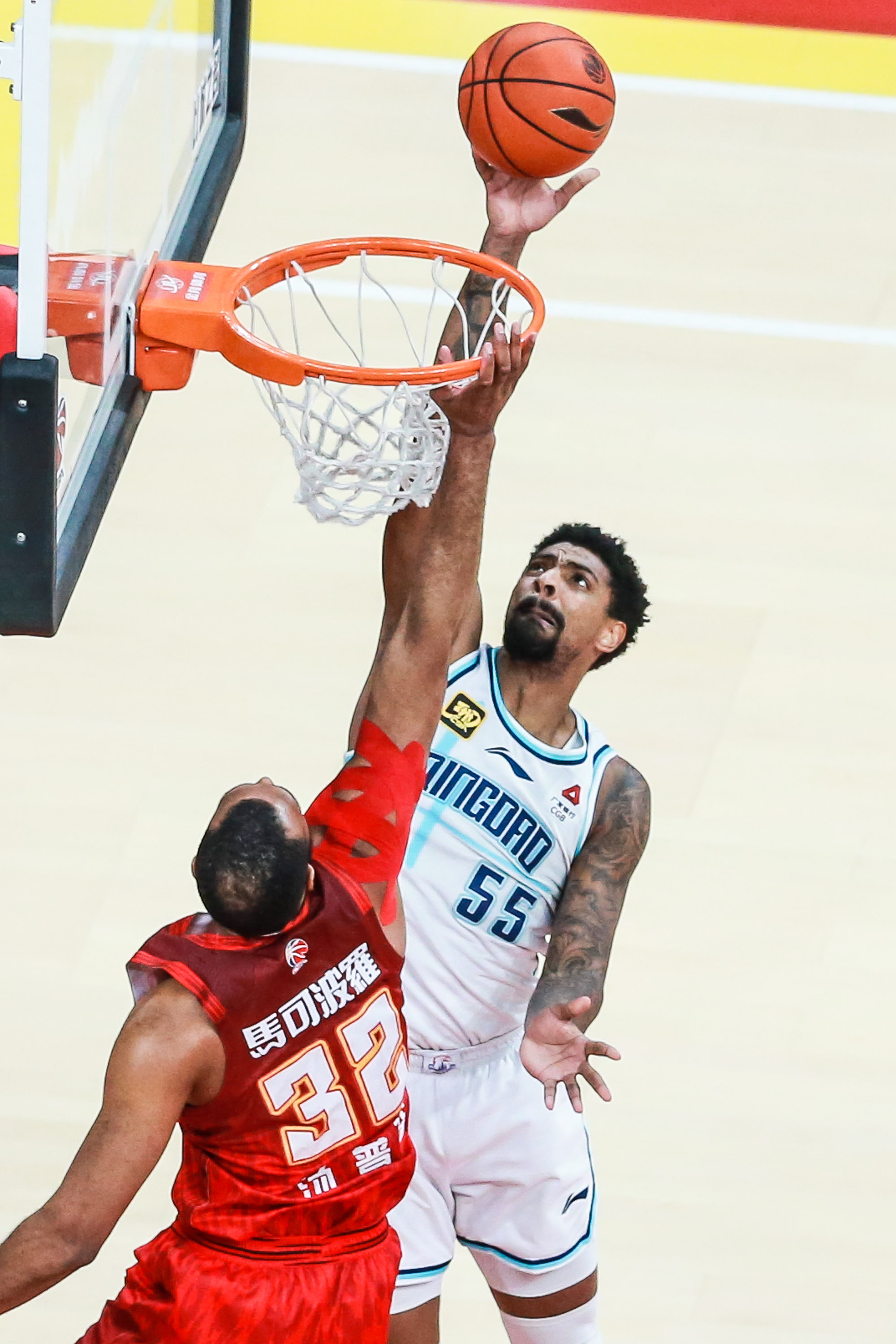 九游体育官方登录入口-球员个人表现出色，带领球队走向胜利