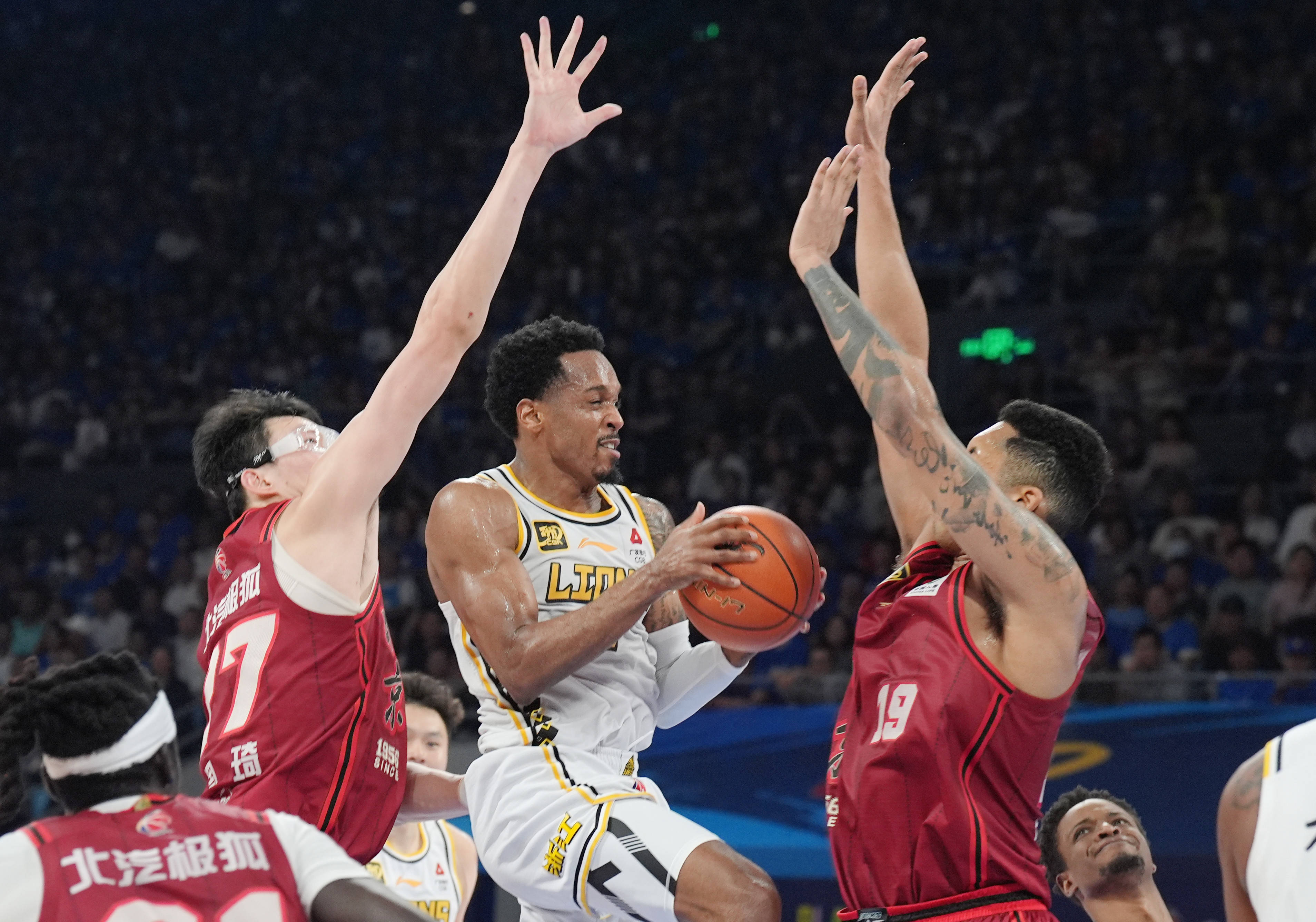 九游体育app-北京男篮客场击败广东，一波连胜告终