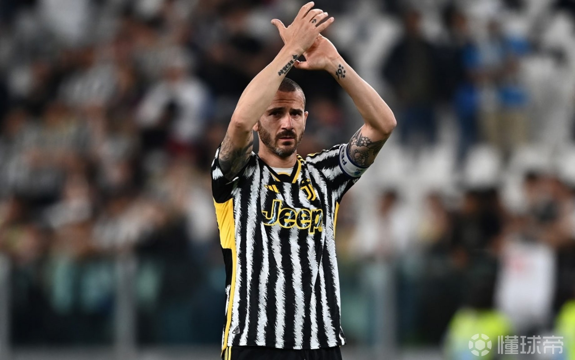 包含尤文图斯核心博努奇续约至年，中卫悍将回归的词条