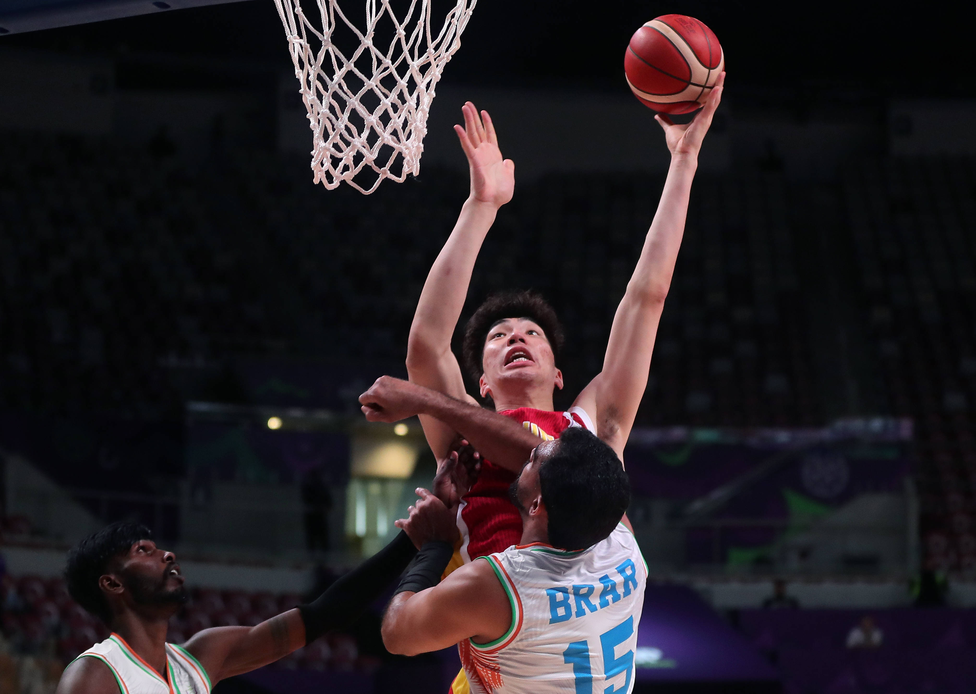 亚洲球队在国际比赛中表现抢眼