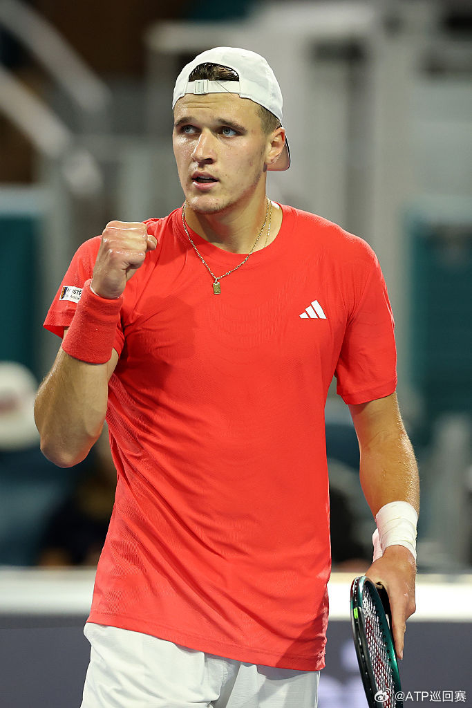 九游体育在线-包含捷克运动员在击剑赛场上大放异彩的词条