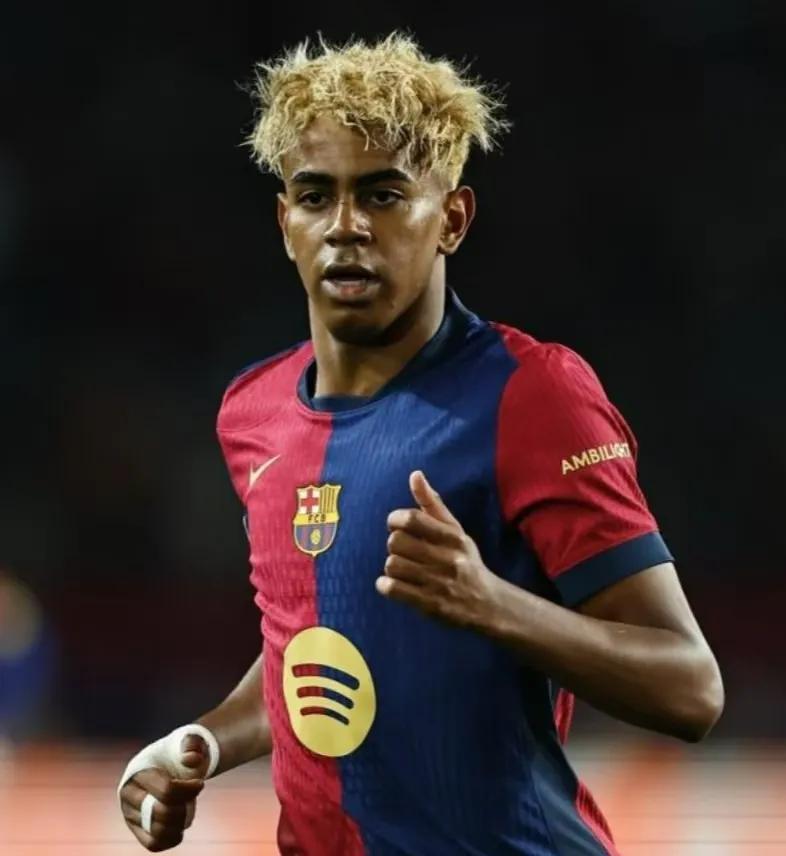 巴萨客场逆转，登贝莱绝杀拜仁慕尼黑