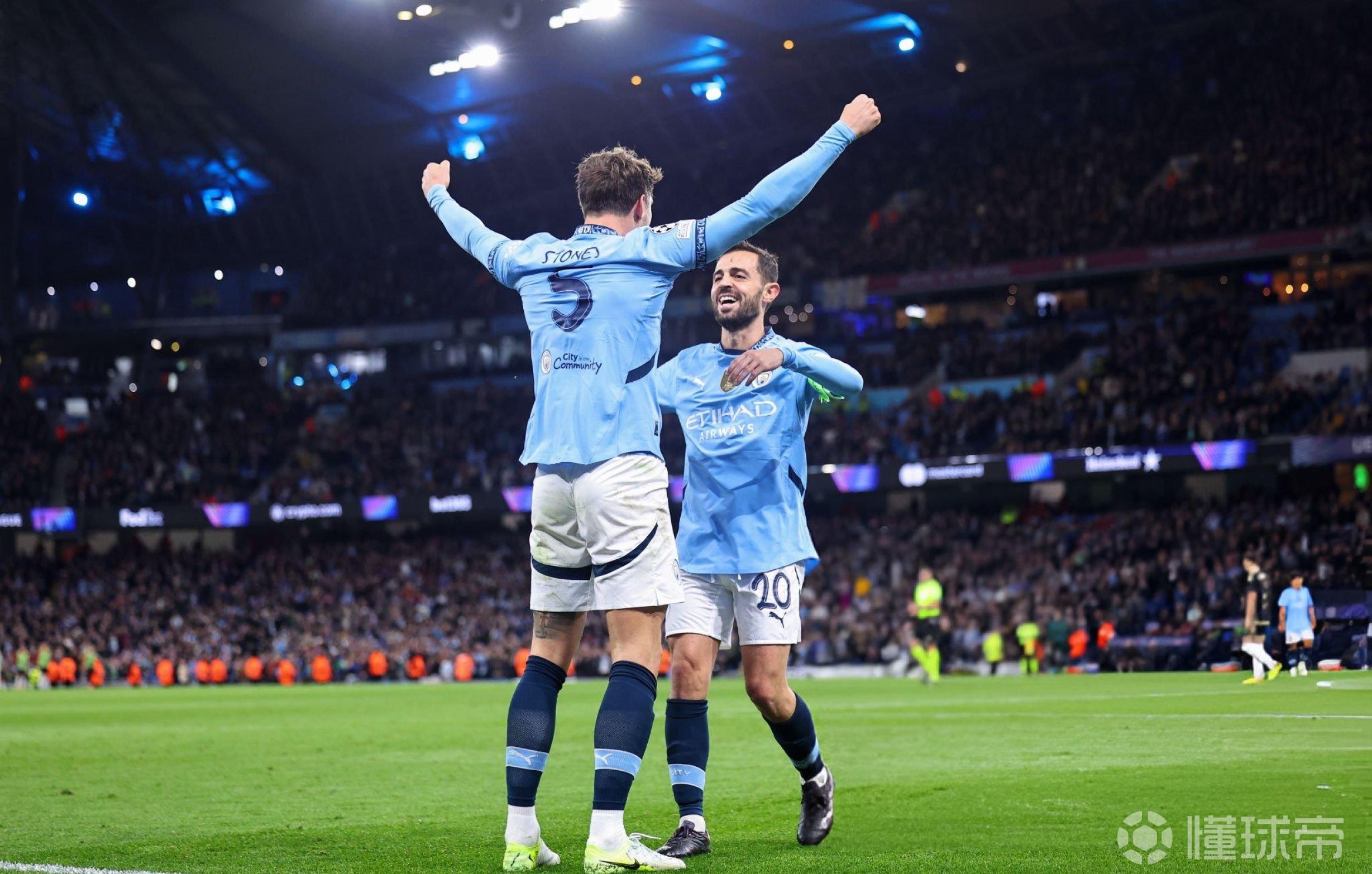 曼联连续保持不败，客场告负曼城，实力有增缺憾的简单介绍