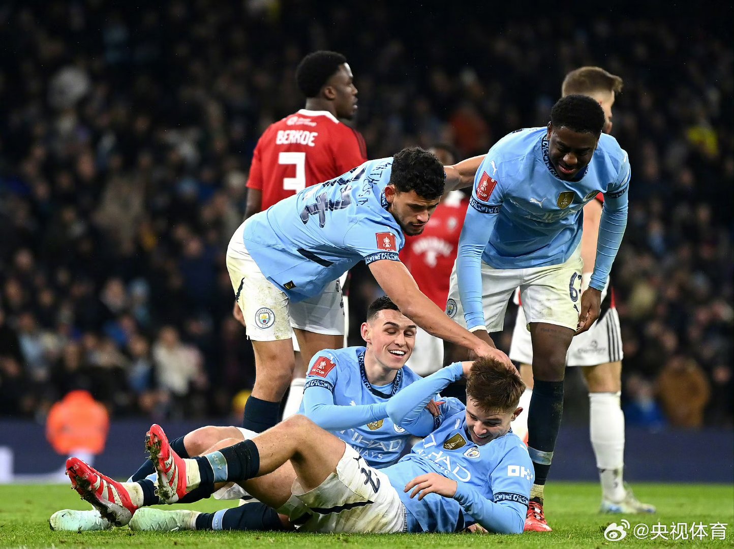 九游体育在线登录-胜负激烈！曼城力克多特蒙德，晋级半决赛的简单介绍